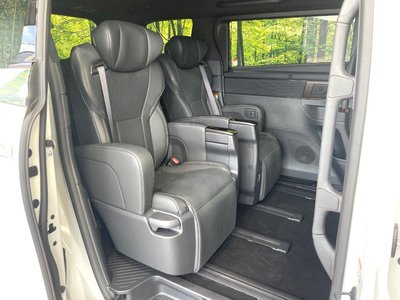 2025 Toyota ALPHARD — фото 9