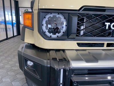 TOYOTA LAND CRUISER 70 - 4