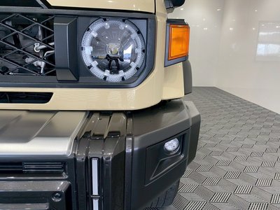 TOYOTA LAND CRUISER 70 - 5