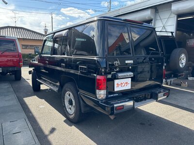 TOYOTA LAND CRUISER 70 - 6