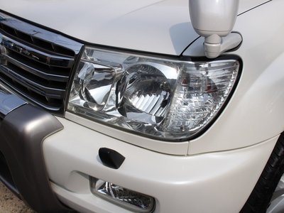 TOYOTA LAND CRUISER - 7