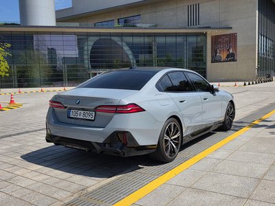 BMW 5 SERIES - 4