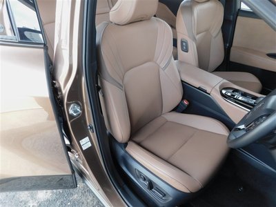 2025 Toyota CROWN SPORT photo 7