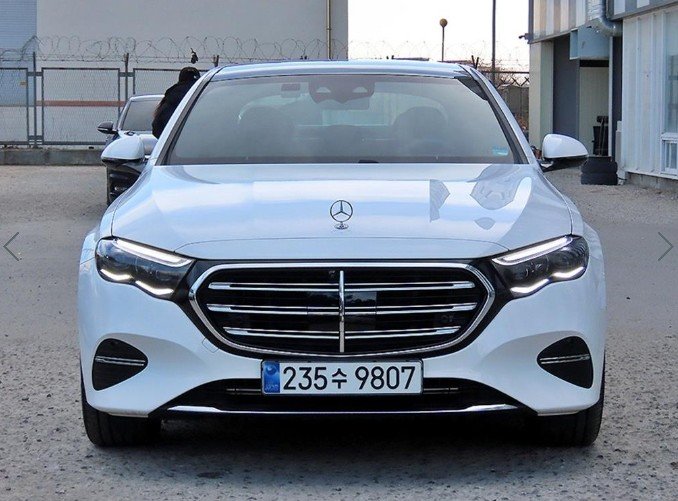 MERCEDES-BENZ E-CLASS - View 1