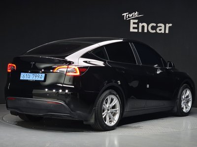 TESLA MODEL Y - 4