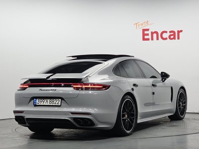 PORSCHE PANAMERA - 4