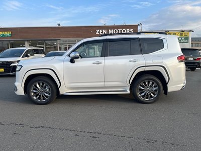 TOYOTA LAND CRUISER 300 - 7