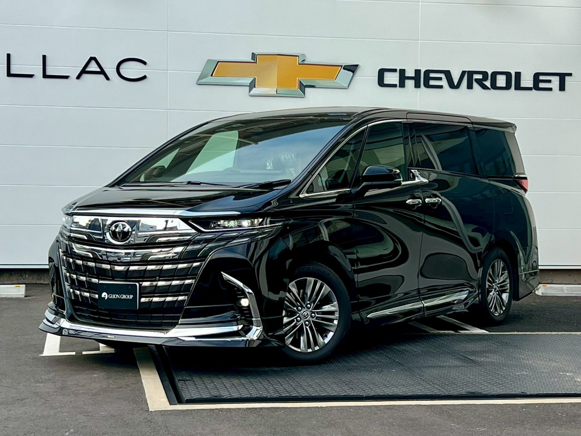 TOYOTA ALPHARD - View 1