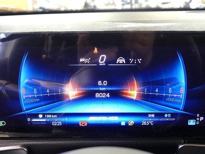 MERCEDES-BENZ GLB - 8