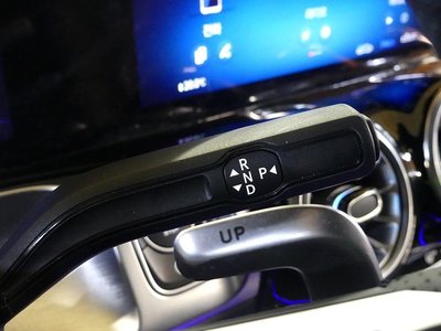 MERCEDES-BENZ GLB - 9