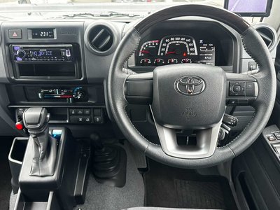 TOYOTA LAND CRUISER 70 - 10