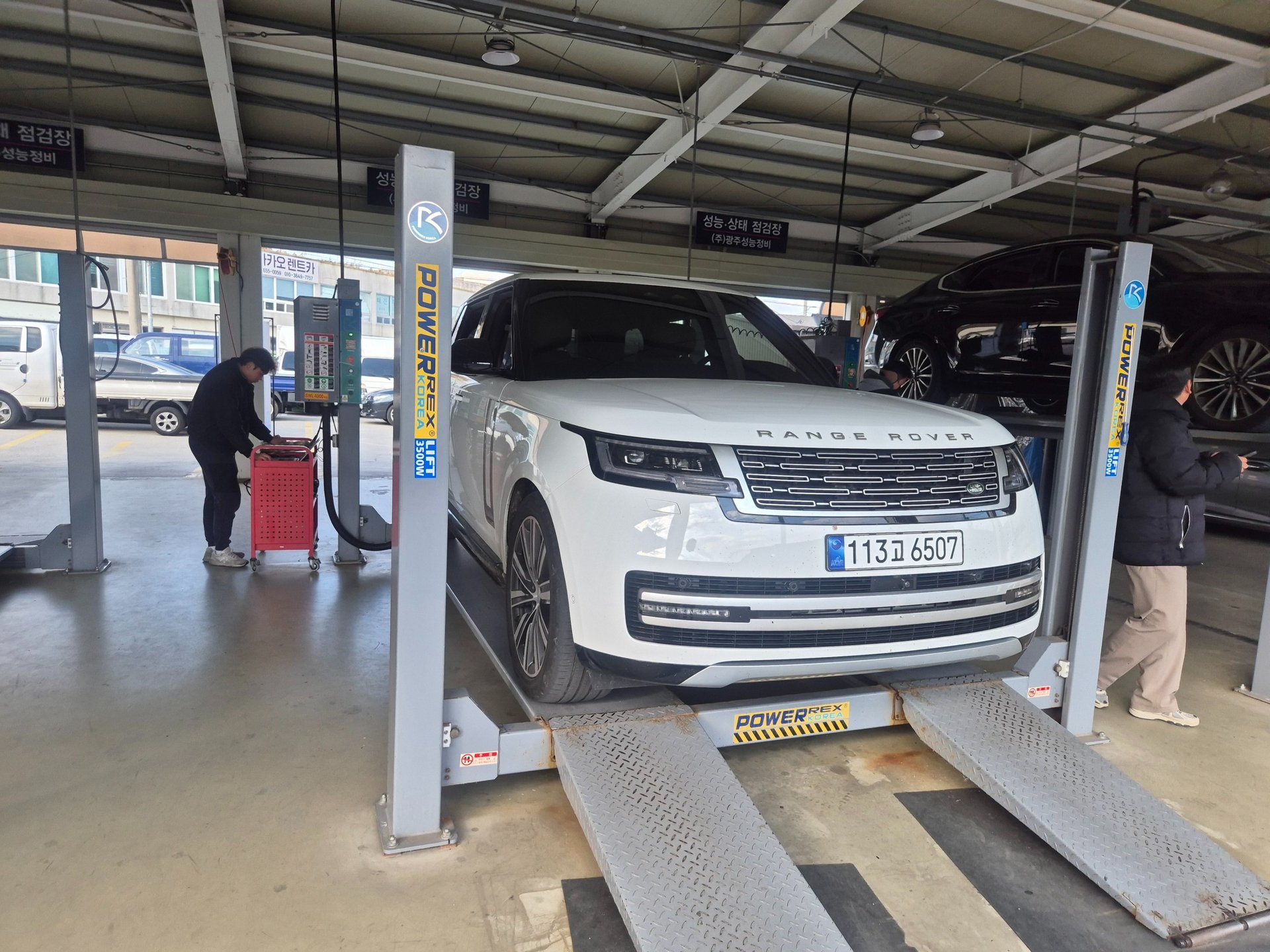 LAND ROVER RANGE ROVER - View 1