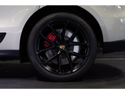صورة 9 لـ 2023 Porsche MACAN