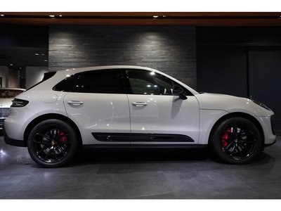 صورة 10 لـ 2023 Porsche MACAN