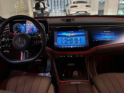2025 Mercedes-BENZ E-CLASS photo 4