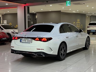 2025 Mercedes-BENZ E-CLASS photo 2