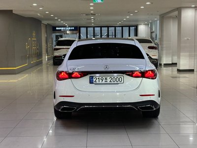 2025 Mercedes-BENZ E-CLASS photo 3