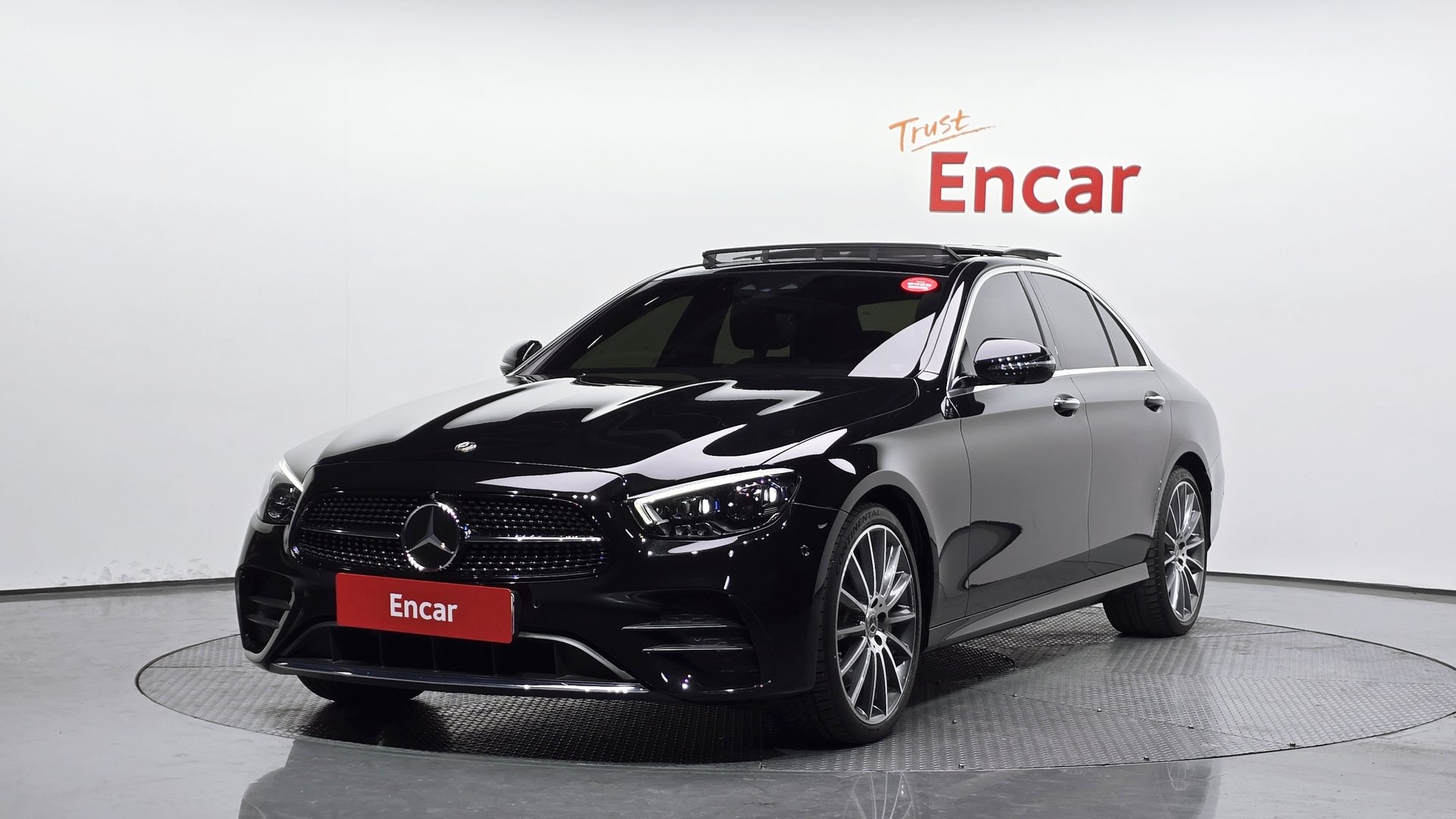 MERCEDES-BENZ E-CLASS - View 1