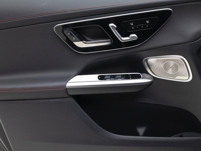 2025 Mercedes-BENZ GLC — миниатюра 15