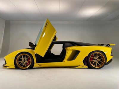 LAMBORGHINI AVENTADOR