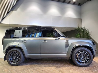 LAND ROVER DEFENDER - 7