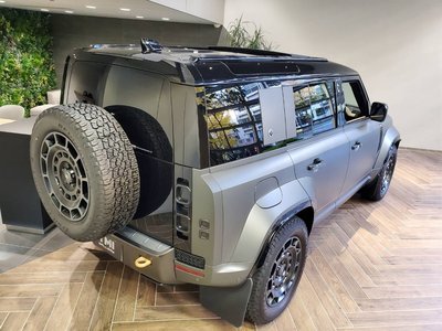 LAND ROVER DEFENDER - 10