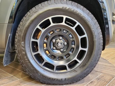 LAND ROVER DEFENDER - 9