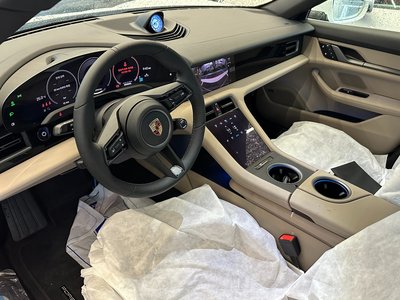 صورة مصغرة 16 لـ 2024 Porsche TAYCAN