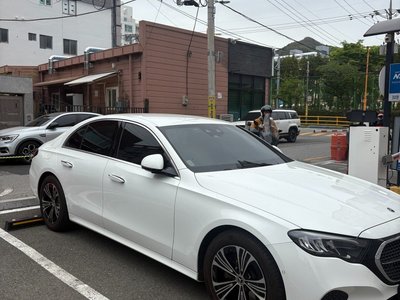 MERCEDES-BENZ E-CLASS - 1