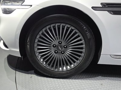 صورة 6 لـ 2021 Genesis G90