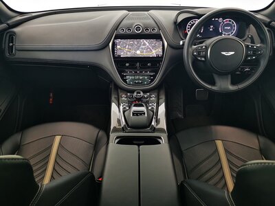 ASTON MARTIN DBX - 8