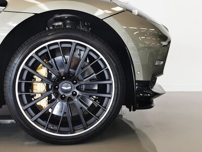 ASTON MARTIN DBX - 9