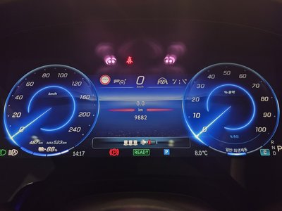 MERCEDES-BENZ EQE - 8