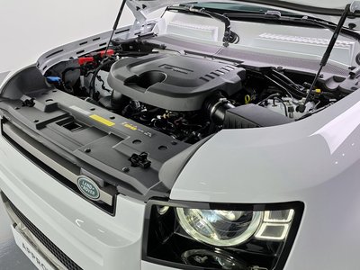 LAND ROVER DEFENDER - 7