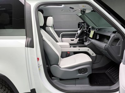 LAND ROVER DEFENDER - 10