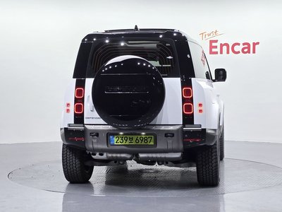 LAND ROVER DEFENDER - 4