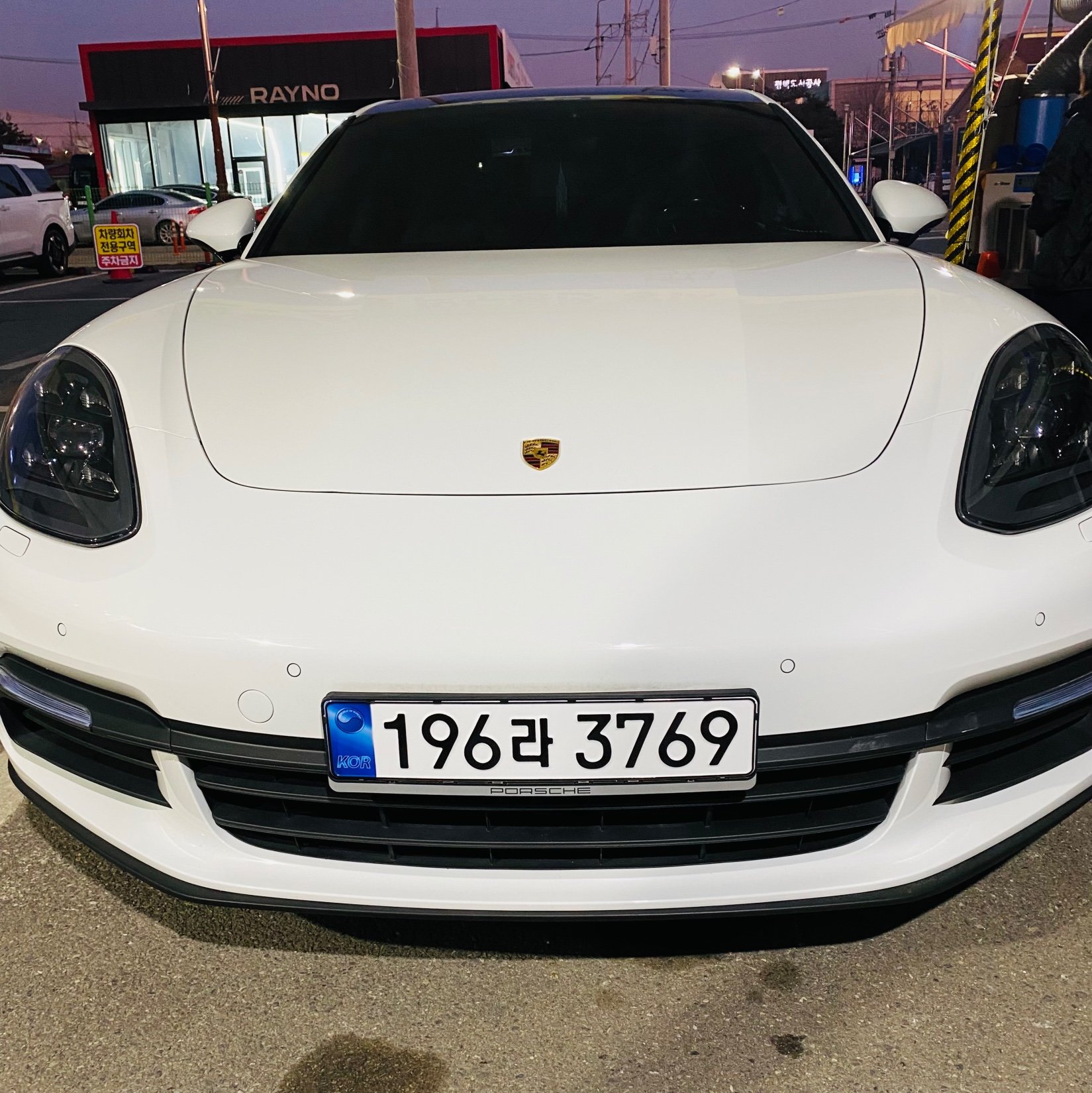 PORSCHE PANAMERA - View 1