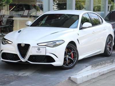 2019 ALFA Romeo JULIA 照片 1
