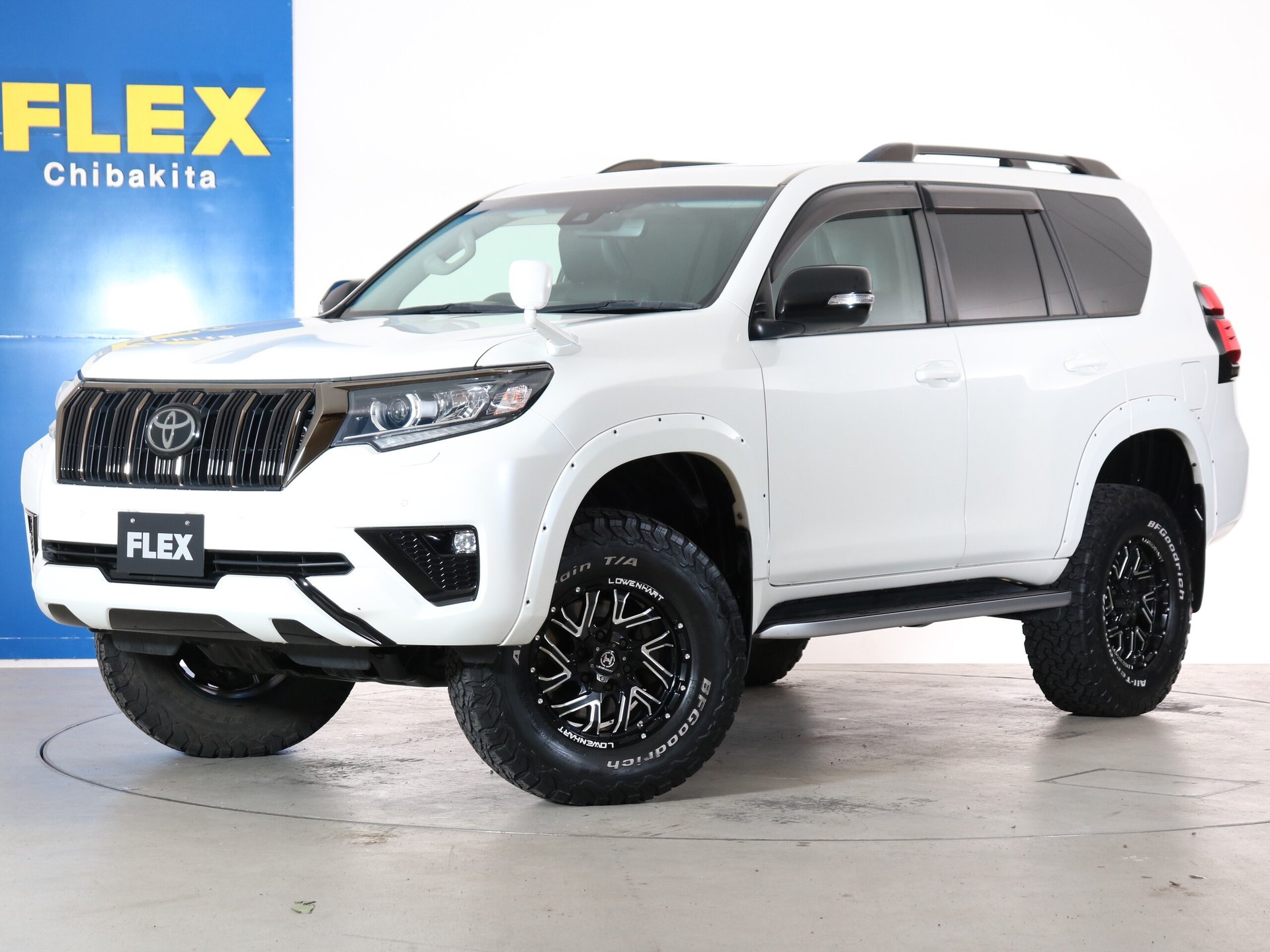 TOYOTA LAND CRUISER PRADO - View 1