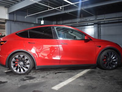 TESLA MODEL Y - 4