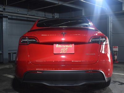 TESLA MODEL Y - 5