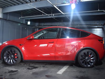 TESLA MODEL Y - 3