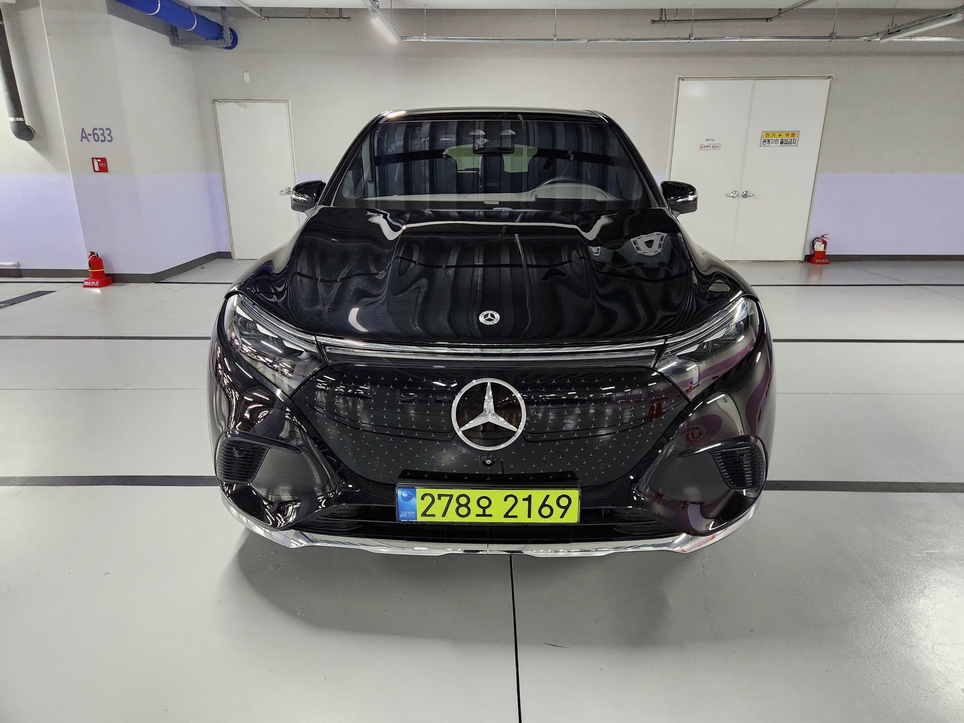 MERCEDES-BENZ EQS SUV - View 1