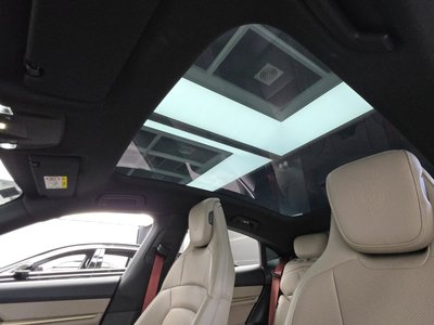 صورة مصغرة 18 لـ 2023 Porsche TAYCAN