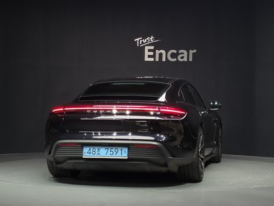 2023 Porsche TAYCAN 照片 3