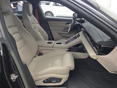 صورة مصغرة 11 لـ 2023 Porsche TAYCAN