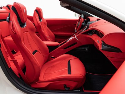 2025 Ferrari ROMA SPIDER thumbnail 44