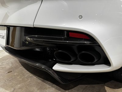 ASTON MARTIN DBS SUPERLEGGERA - 8