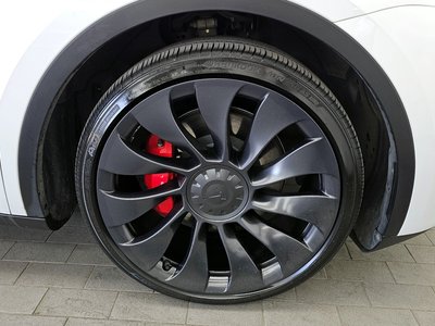 TESLA MODEL Y - 8