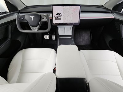 TESLA MODEL Y - 5